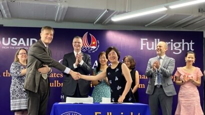 Giám đốc USAID Vietnam Michael Greene và Chủ tịch FUV Đàm Bích Thủy tại lễ công bố tài trợ từ USAID.