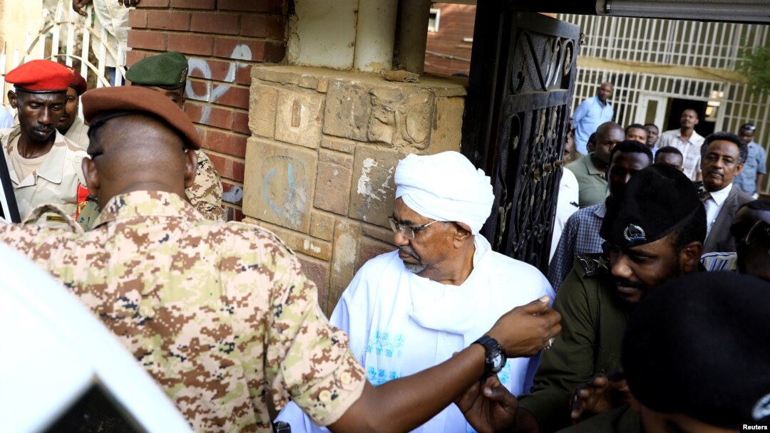 Sudan's ex-president Omar al-Bashir leaves the office of the anti-corruption prosecutor in Khartoum, Sudan, June 16, 2019. 