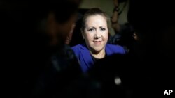 Supreme Court Justice Blanca Stalling is escorted by police agents to a courtroom, in Guatemala City, Feb. 8, 2017. 