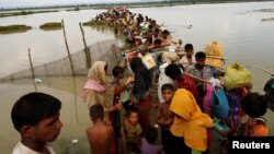 ဘင်္ဂလားဒေ့ရှ်ဘက် ထွက်ပြေးလာကြတဲ့ မူဆလင် ဒုက္ခသည်များ ( စက်တင်ဘာ ၇-၂၀၁၇)