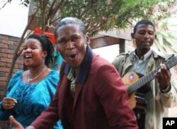 A guest singer (front) joins vocalist Bertha Matthews (back, left) and guitarist Sipho Dube for a performance in a Soweto street