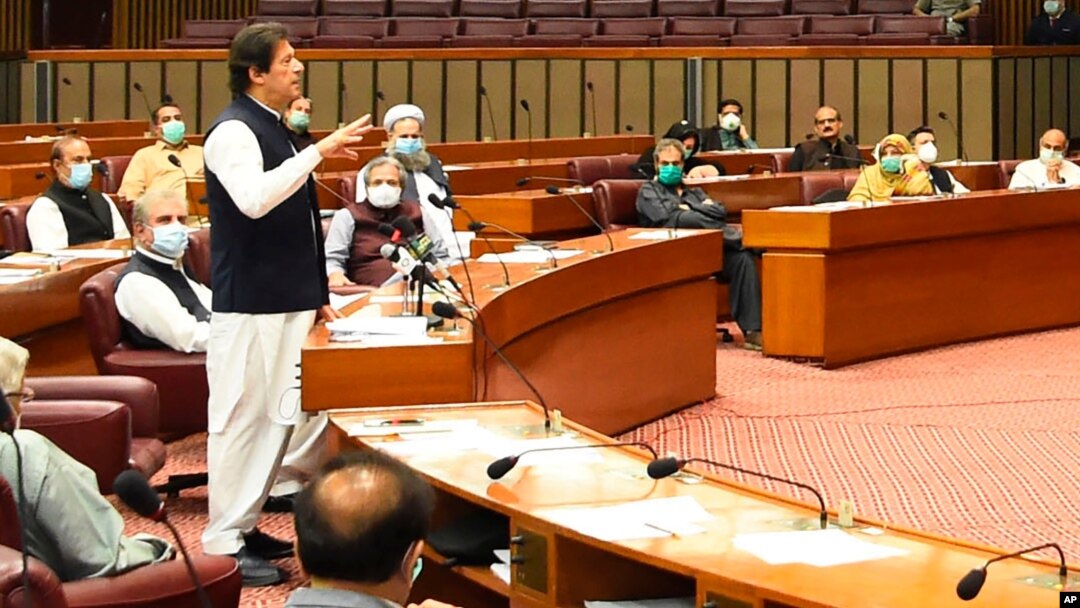 عمران خان دیروز اسامه بن لادن را در پارلمان آن کشور "شهید" عنوان کرد