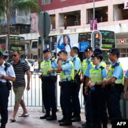 维护集会游行秩序的香港警察