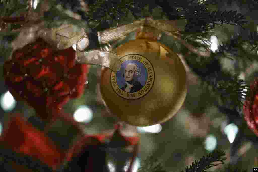 An ornament with an image of President George Washington is seen during the 2018 Christmas preview at the White House in Washington, Monday, Nov. 26, 2018. (AP Photo/Carolyn Kaster)
