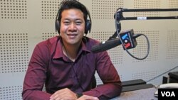 Sok Sopheakmonkol, Co-Founder and CEO of Codingate,​ discusses “the Benefits of Technology To Improve Cambodian​ Businesses” with host Sophat Soeung on VOA Khmer’s Hello VOA “New Voices” radio call-in show Monday, April 17, 2017. (Lim Sothy/VOA Khmer)
