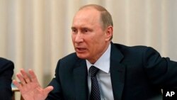 普京星期五與來自世界各地公民領袖出席的會議上講話。