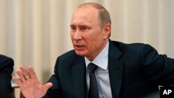 Presiden Rusia Vladimir Putin memperingatkan Barat supaya berhati-hati dalam mempersenjatai pemberontak Suriah (foto: dok).
