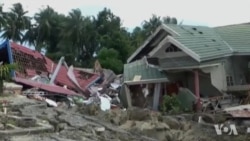 Indonesians Begin to Bury Victims of Quake, Tsunami Disaster