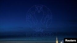 Фото: дрони формують кубок УЄФА Євро 2020 в небі над Санкт-Петербургом