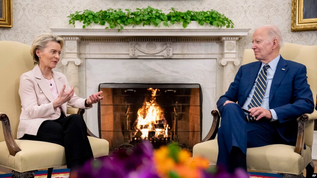 Predsjednica Evropske komisije Ursula von der Leyen sa sastanku sa predsjednikom SAD Joeom Bidenom u Bijeloj kući. (Foto: AP/Andrew Harnik)