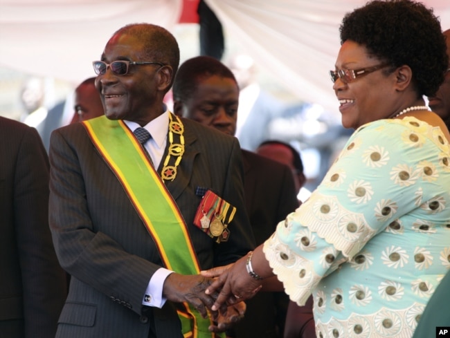 FILE: President Mugabe with former Vice President Joice Mujuru.