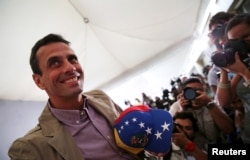 Venezuelan opposition leader Henrique Capriles smiles as he arrives for a news conference in Caracas, Dec. 7, 2015.