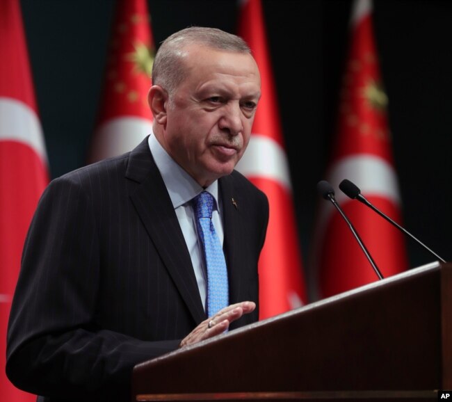 صدر بائیڈن اپنے اس دورے میں ترکی کے صدر رجب طیب اروان سے ملاقات میں مختلف امور پر بات چیت کریں گے۔