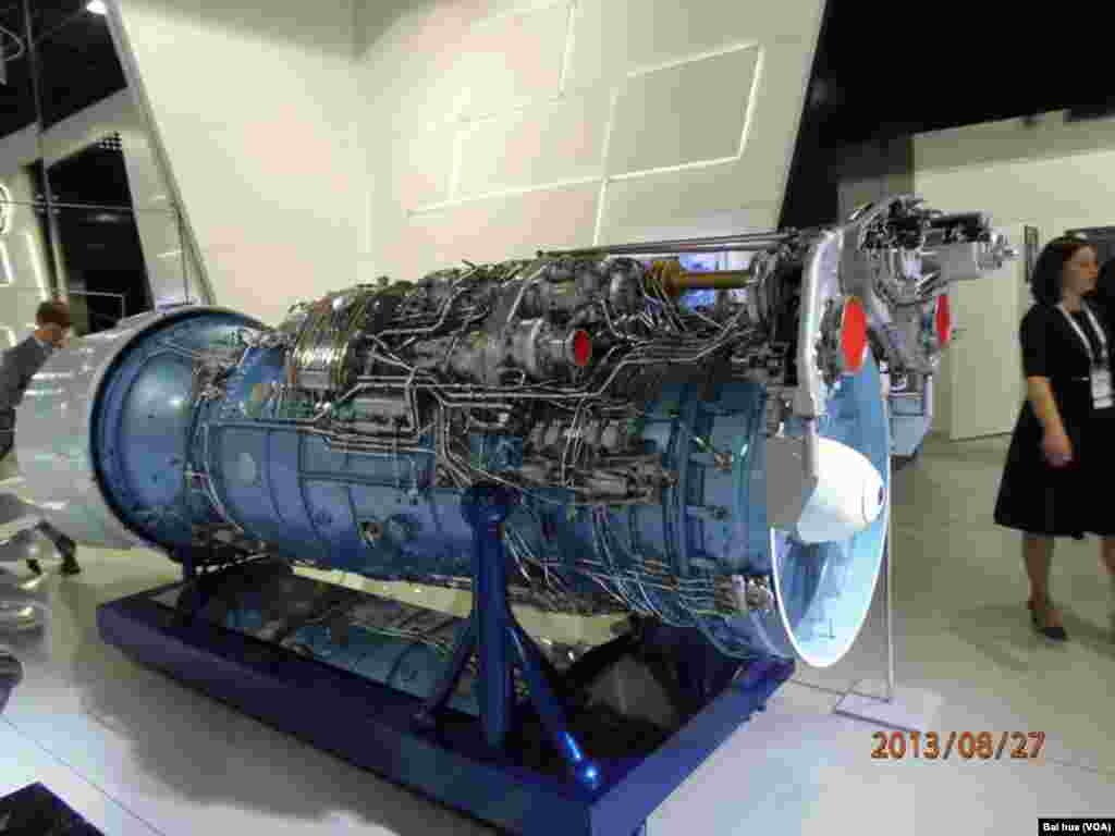 中國大量採購的AL-31F戰機引擎(美國之音白樺拍攝)