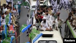 Supporters of the Defense of Pakistan Council take part in a rally against the reopening of NATO supply lines in Lahore, Pakistan, July 8, 2012. 