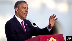 El presidente Barack Obama habla durante una conferencia de prensa desde Dar Es Salaam.