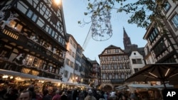 Suasana di pasar Natal, Strasbourg, Perancis, 15 Desember 2018. (Foto: dok).