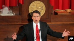 El gobernador de Carolina del Norte, Pat McCrory, ha pedido al gobierno federal que no envíe refugiados sirios a su estado.