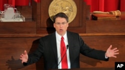 El gobernador de Carolina del Norte, Pat McCrory.