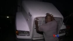 အာဖရိက ရွှေ့ပြောင်းလာသူတွေနဲ့ ကုန်တင်ကားများ