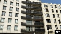 La façade de l’immeuble où le migrant sans-papier Mamoudou Gassama, âgé de 22 ans, originaire du Mali, a sauvé un enfant de 4 ans suspendu au balcon du cinquième étage, Paris, 28 mai 2018.