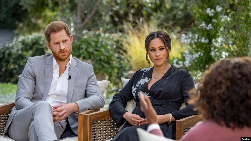 Hoàng tử Harry và Meghan trong cuộc phỏng vấn với diễn viên Oprah Winfrey.