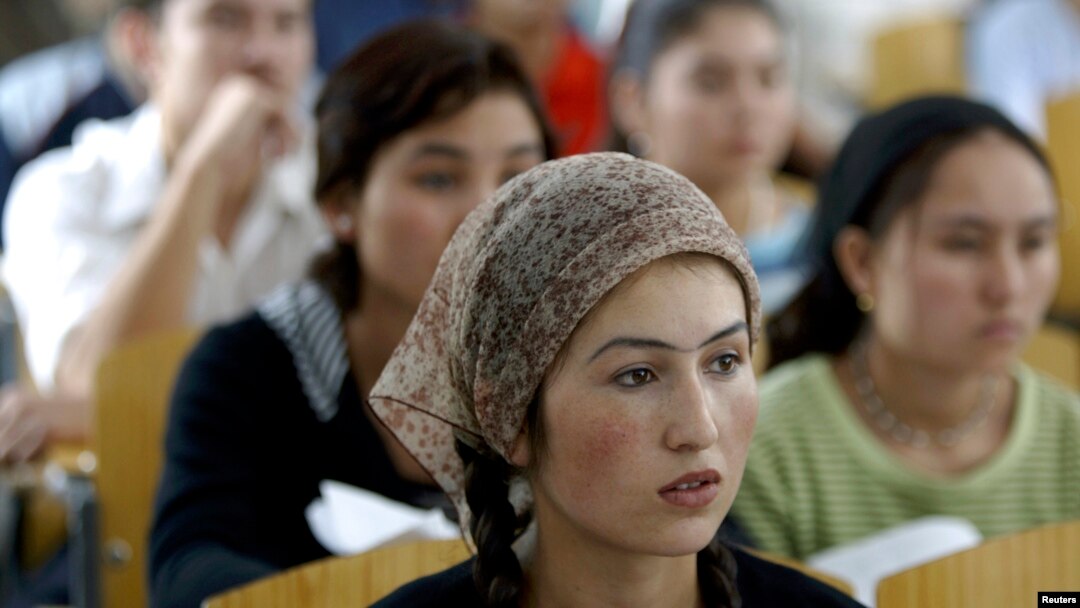 Para mahasiswa Muslim Uighur dalam ruang kuliah di Xinjiang College (foto: ilustrasi). Menurut laporan studi Kongres AS, pemerintah China melakukan penahanan massal semena-mena terhadap warga Uighur dan minoritas etnis Muslim lainnya.