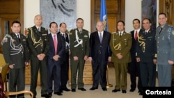 El Secretario General de la Organización de los Estados Americanos (OEA), José Miguel Insulza, recibió hoy a la Agrupación de Agregados de Policía de América Latina en Estados Unidos (APALA) en la sede del organismo en Washington, DC. [Foto: OEA]
