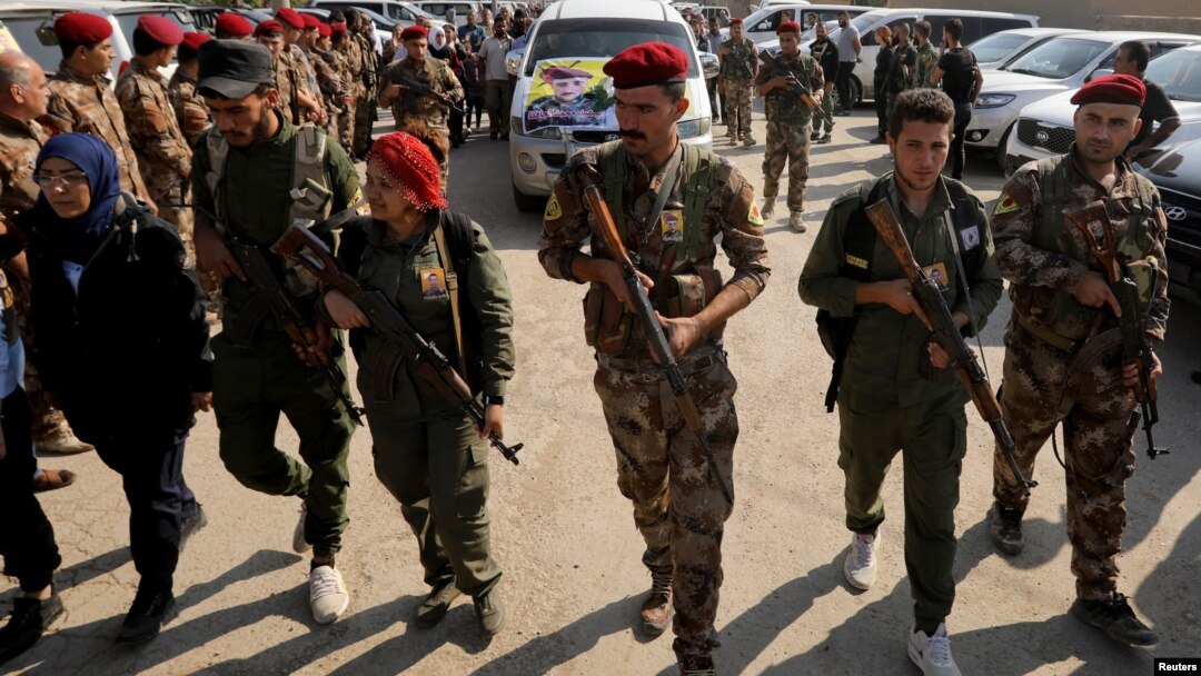Para anggota pasukan 'Syrian Democratic Forces' (SDF) yang merupakan milisi Kurdi di Qamishli, Suriah utara (22/10). 