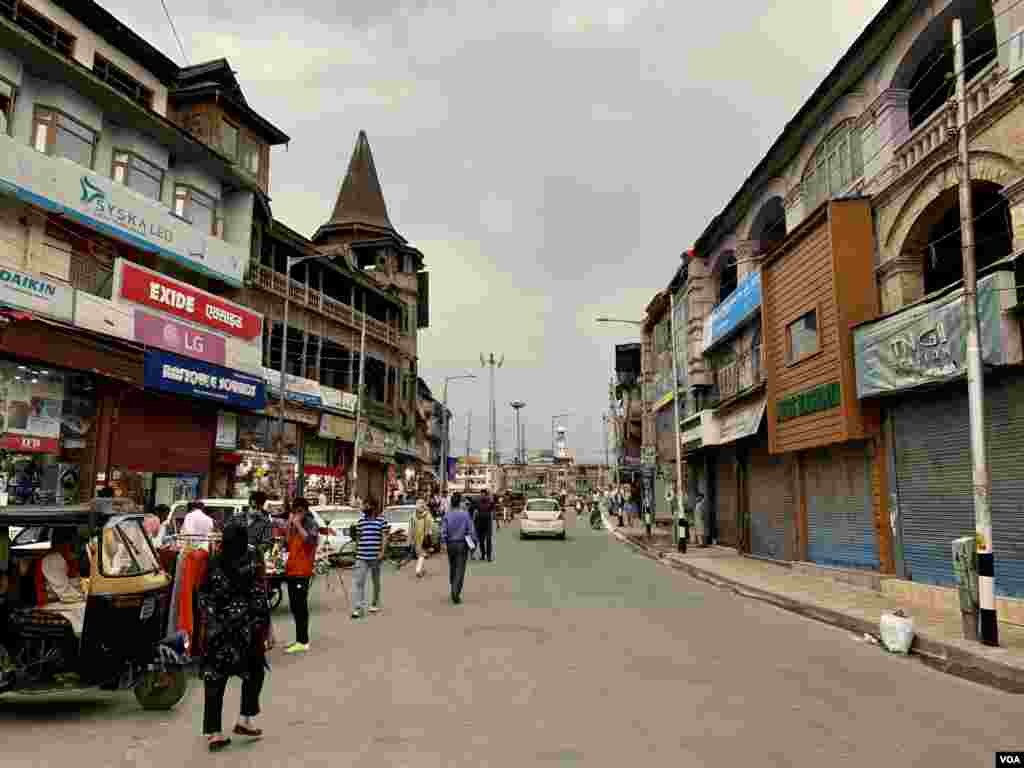 مقامی تاجروں نے ایس او پیز پر عمل درآمد کے ساتھ کاروباری سرگرمیاں بحال کرنے کا خیر مقدم کیا ہے۔&nbsp;