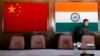 中印軍事指揮官在兩國邊界邦拉山口舉行會議的會議室牆上懸掛的中印國旗。