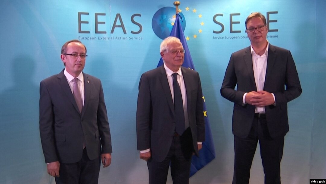 Kosovski premijer Avdulah Hoti, šef diplomatije EU Žozep Borelj i predsednik Srbije Aleksandar Vučić na obnovljenim pregovorima u Briselu