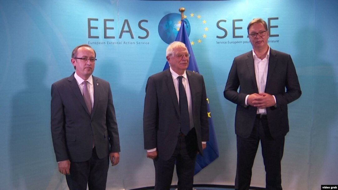 Kosovski premijer Avdulah Hoti, šef diplomatije EU Žozep Borelj i predsednik Srbije Aleksandar Vučić na obnovljenim pregovorima u Briselu