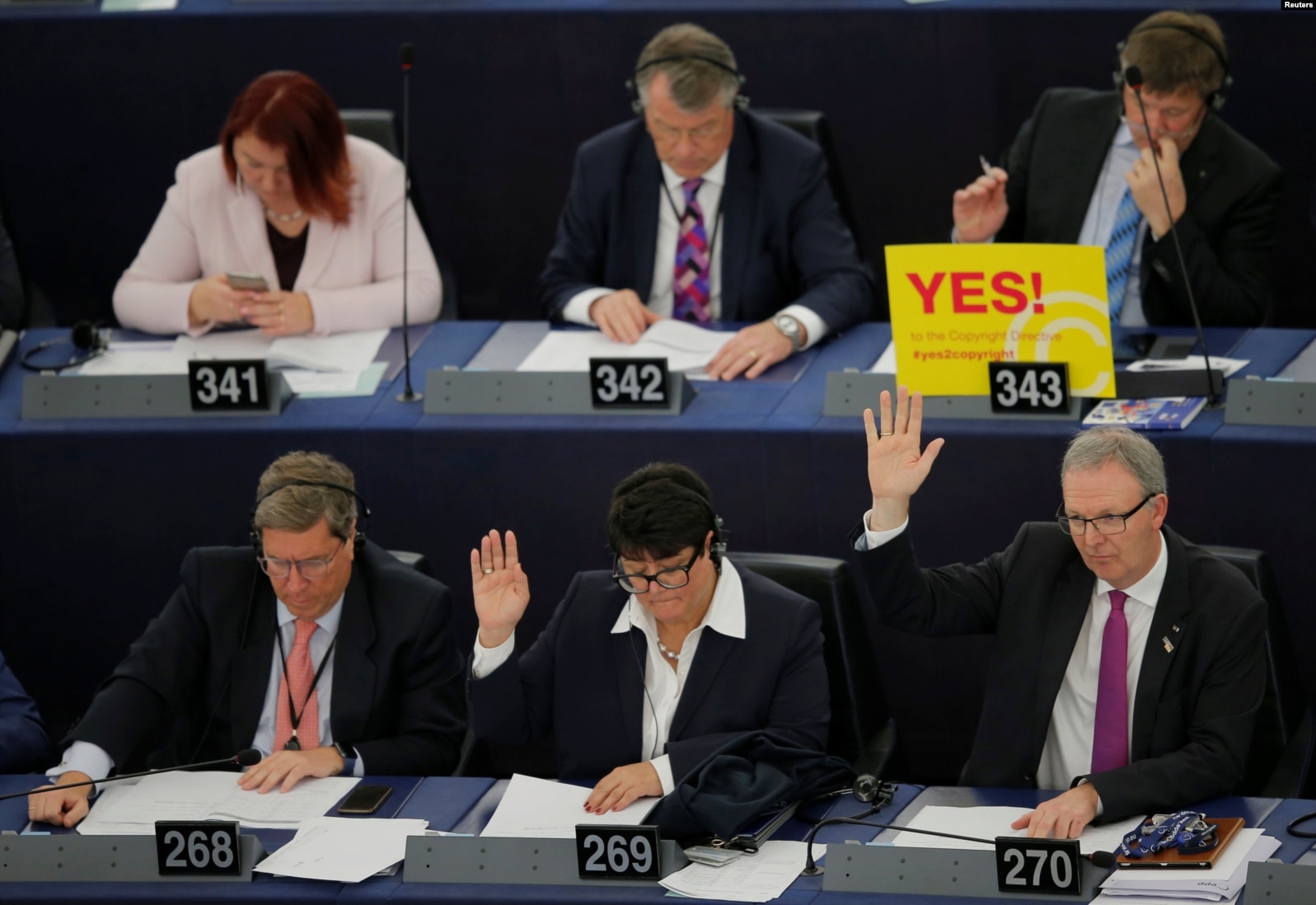 Con 348 votos a favor, 274 en contra y 36 abstenciones, el Europarlamento de Estrasburgo cerró de esta forma dos años y medio de polémico debate.