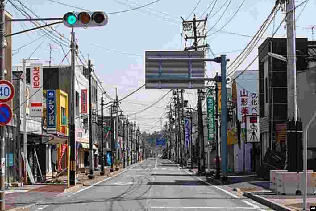 The center of Namie is a ghost town, Namie, Fukushima Pref., Japan 12 March, 2011 (VOA - S. L. Herman)
