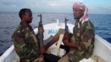 ماضی میں صومالی بحری قزاق بحری تجارتی جہازوں پر متعدد حملوں میں ملوث رہے ہیں۔