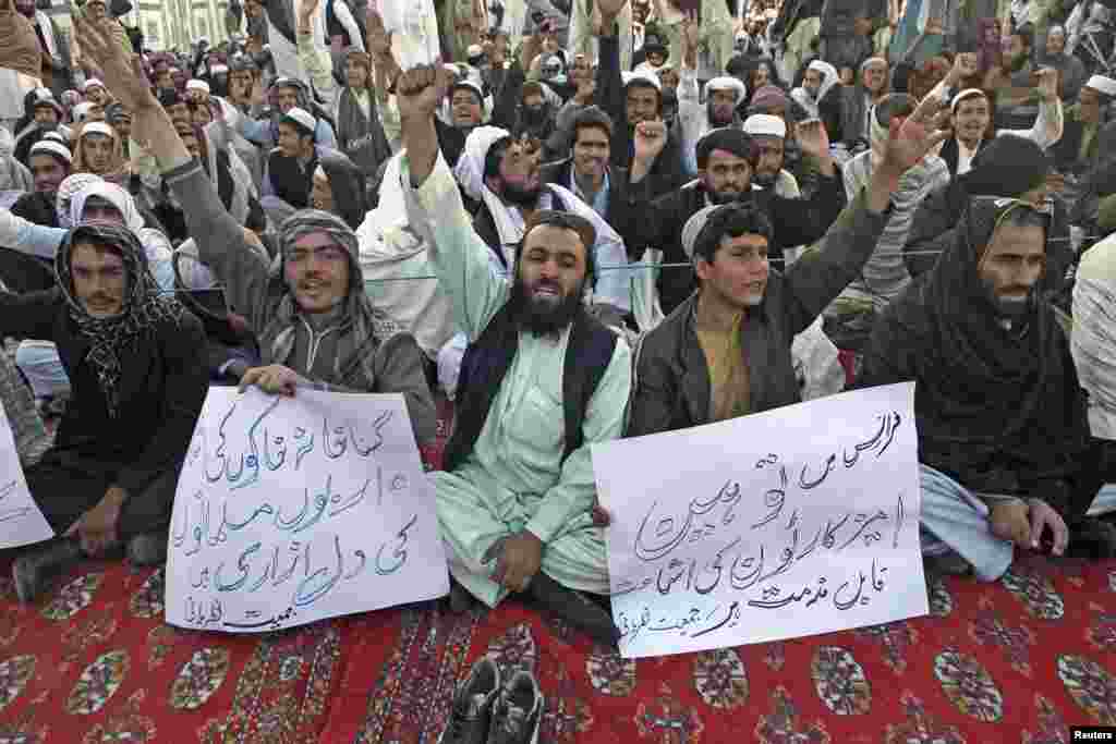 Protesters chant slogans during a protest against satirical French weekly newspaper Charlie Hebdo, which featured a cartoon of the Prophet Muhammad on the cover after the terror attack in Paris, Quetta, Pakistan, Jan. 16, 2015.