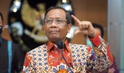 Menko Polhukam Mahfud MD saat memberikan keterangan soal Benny Wenda di Jakarta, Kamis, 3 Desember 2020. (Foto: VOA/Sasmito)