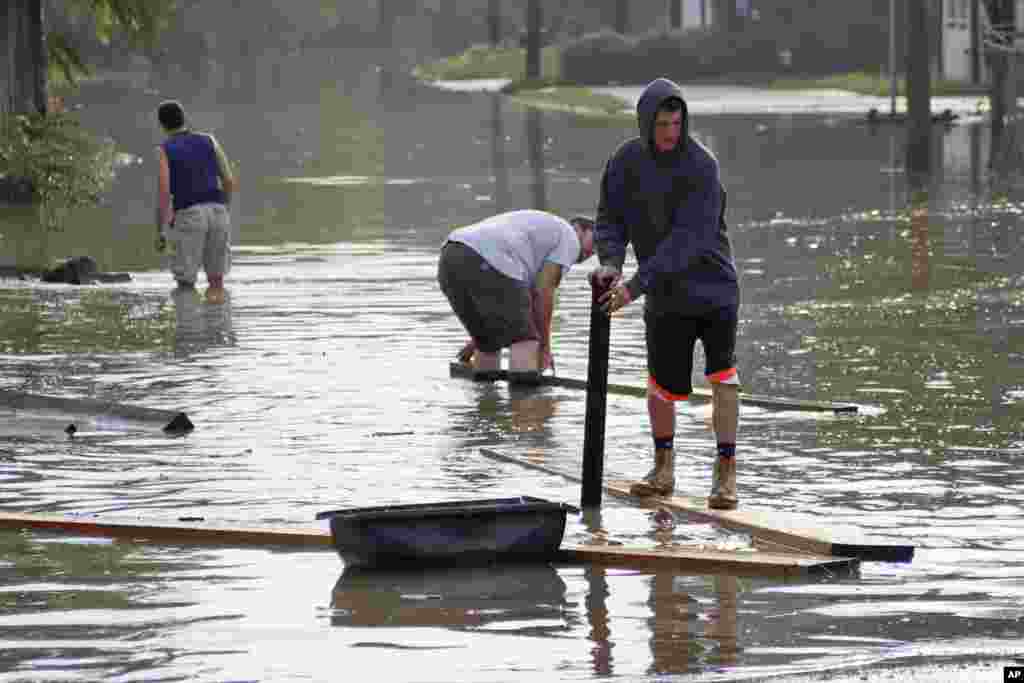 بارندگی شدید و توفان موجب آب گرفتگی در بخش هایی از شهر هارمونی در ایالت پنسیلوانیا شد.