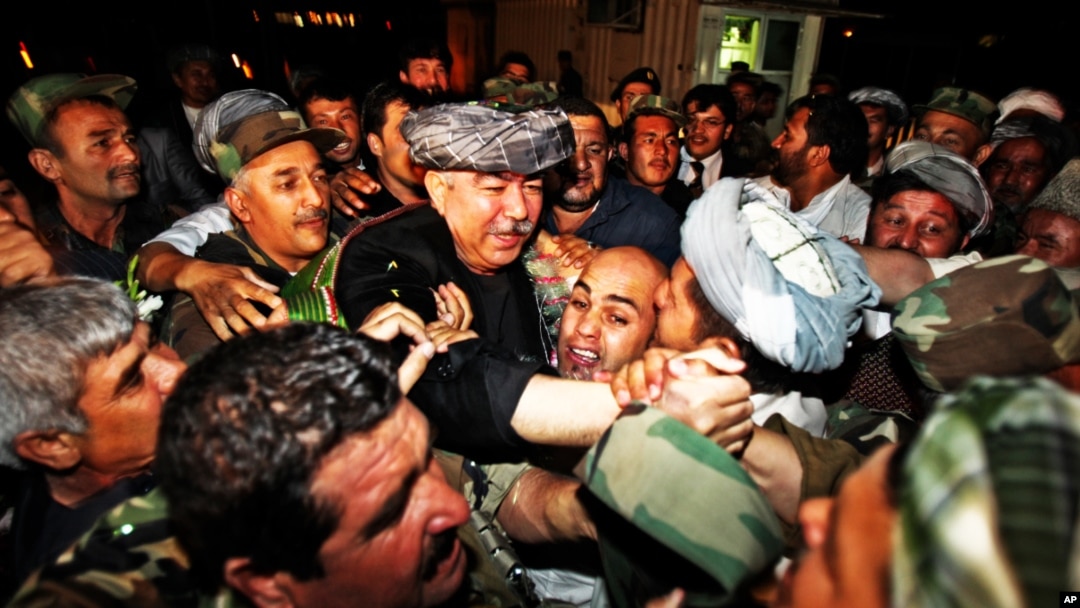 General Abdul Rashid Do'stumga Amerika viza bermadi degan xabarlar Afg'onistondda g'azab bilan kutib olindi. 