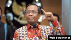 Menko Polhukam Mahfud MD saat memberikan keterangan soal Benny Wenda di Jakarta, Kamis, 3 Desember 2020. (Foto: VOA/Sasmito)