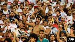 Les supporters du Zamalek lors d’un match contre l’USM Alger à Alexandrie, Egypte, le 2 juin 2017.
