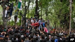 Kashmiri Muslim villagers carry the body of killed rebel commander Saddam Padder, during his funeral in Heff village 65 kilometers (41 miles) south of Srinagar, Indian-controlled Kashmir, May 6, 2018. 