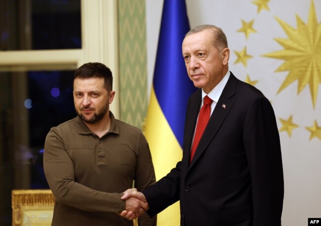Cumhurbaşkanı Recep Tayyip Erdoğan Ukrayna Cumhurbaşkanı Volodimir Zelenski'yi İstanbul'da Vahdettin Köşkü'nde ağırlarken, 7 Temmuz 2023.