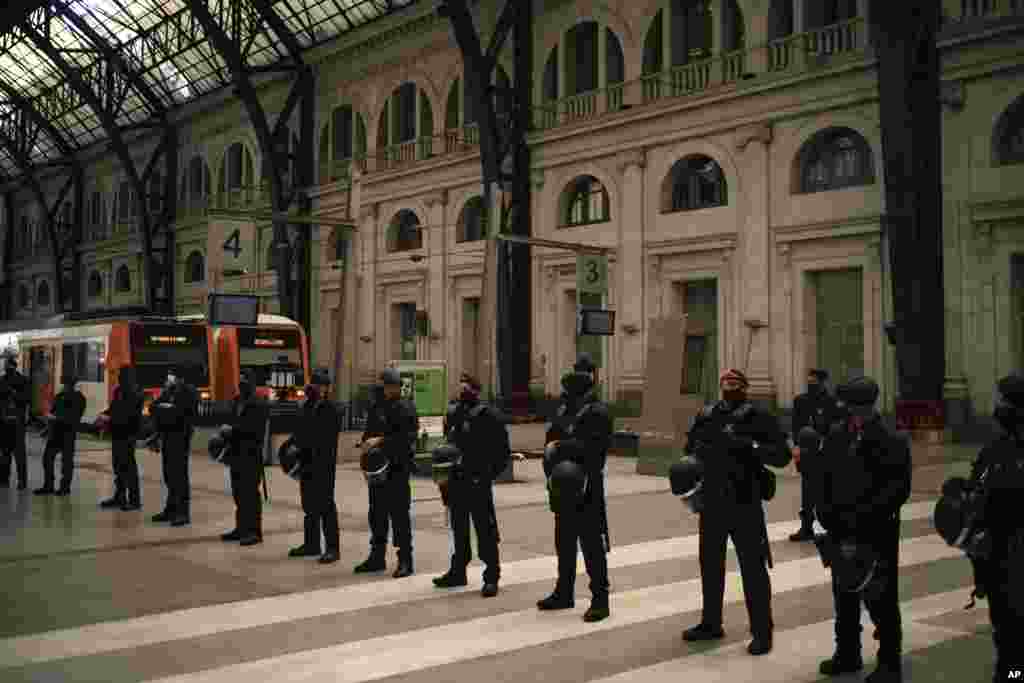 Catalan Police officers stand guard in &quot;Estacio de Fran&#231;a&quot; train station during a protest in Barcelona, Spain, Friday, Oct. 9, 2020. Catalan separatists are protesting the visit of Spanish King Felipe VI and Prime Minister Pedro S&#225;nchez to Barcelona amid 