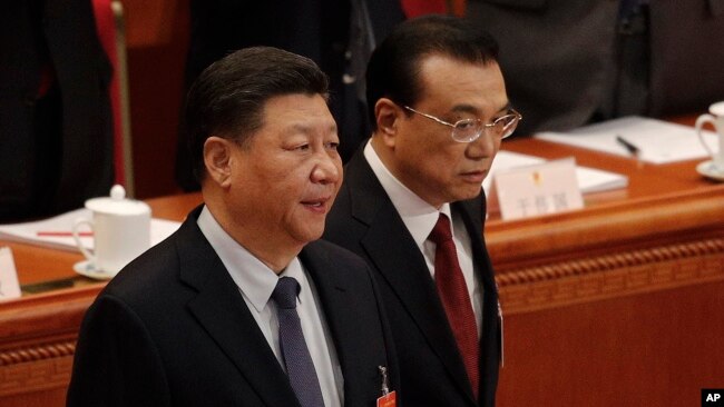 中国国家主席习近平和总理李克强在全国人民代表大会开幕式上（2019年3月5日）