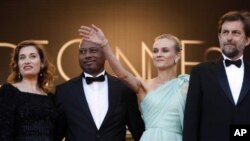 Dewan juri festival film Cannes, dari kiri: Emmanuelle Devos, Raoul Peck, Diane Kruger dan sutradara dan ketua dewan juri Nanni Moretti dalam upacara pembukaan dan pemutaran film Moonrise Kingdom (16/5)