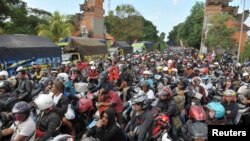 Jutaan warga melakukan mudik ke kampung halaman dalam rangka Idul Fitri (foto: dok).