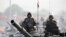 Tank militer Myanmar berparade untuk memperingati Hari Angkatan Bersenjata Myanmar ke-72 di Naypyitaw, 27 Maret 2017.
