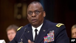 Le général Lloyd Austin, chef du Commandement central américain, témoigne au Capitole, à Washington, le 16 septembre 2015. 